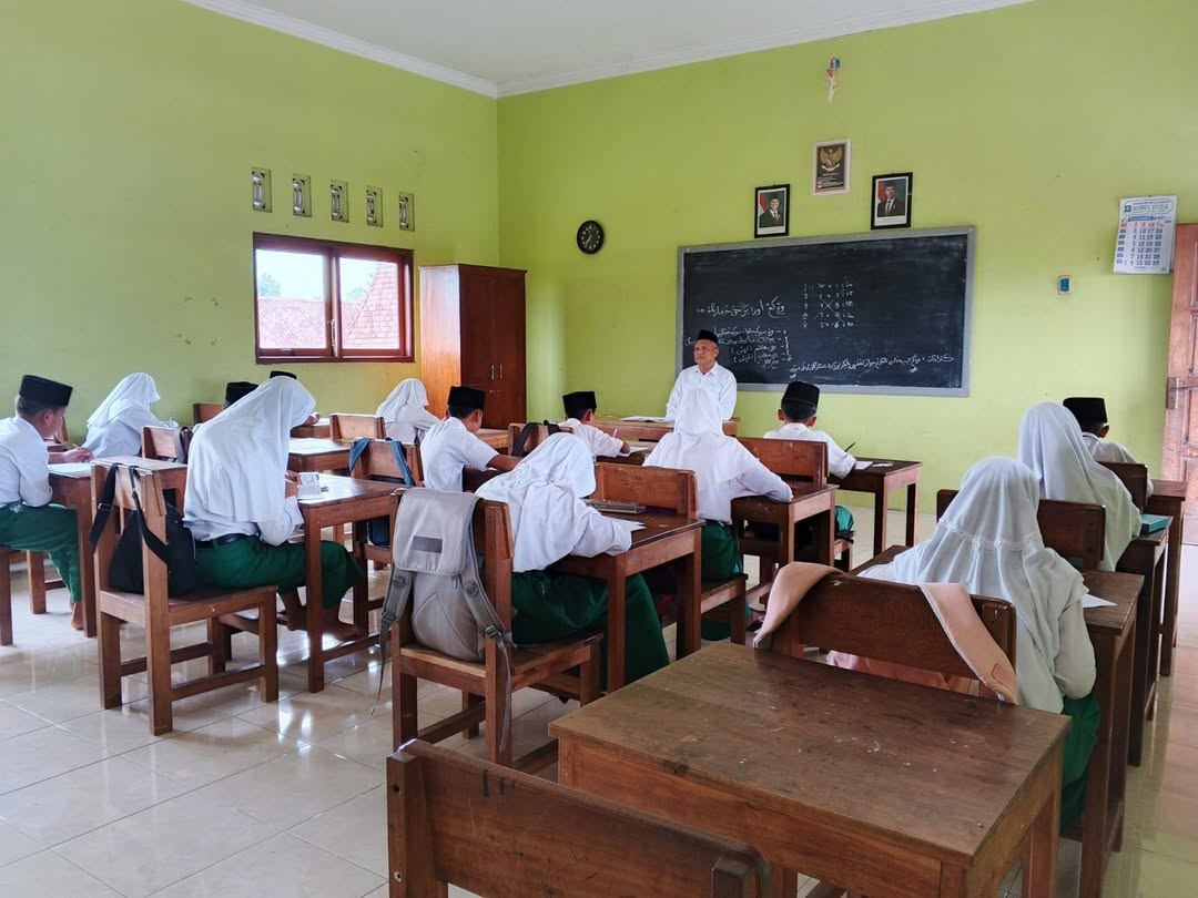 Suasana pembelajaran di kelas MI Syumusul Huda Kuanyar
